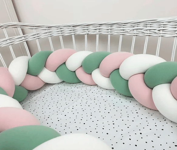 Tour de lit tressé rose vert blanc - Surface Bébé